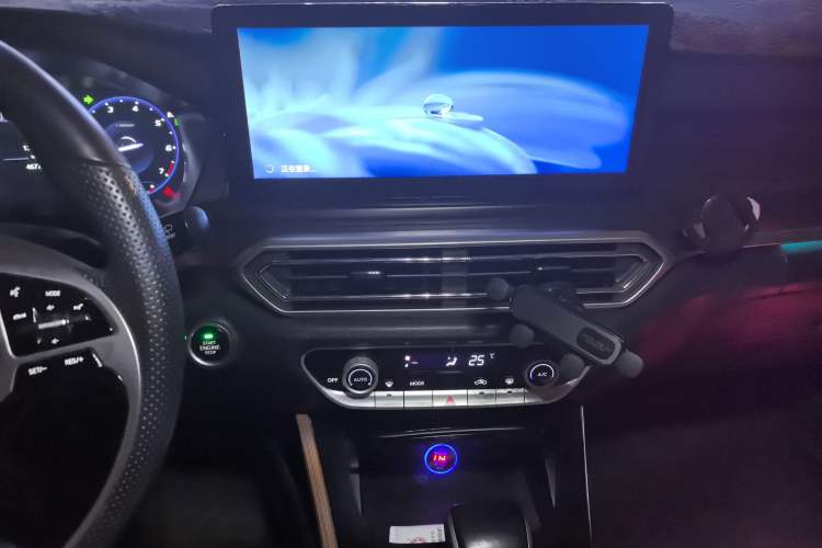 Used BAIC Beijing U7 2019 1.5T CVT New Smart Version China VI Emission Standard Audio And AC Panel