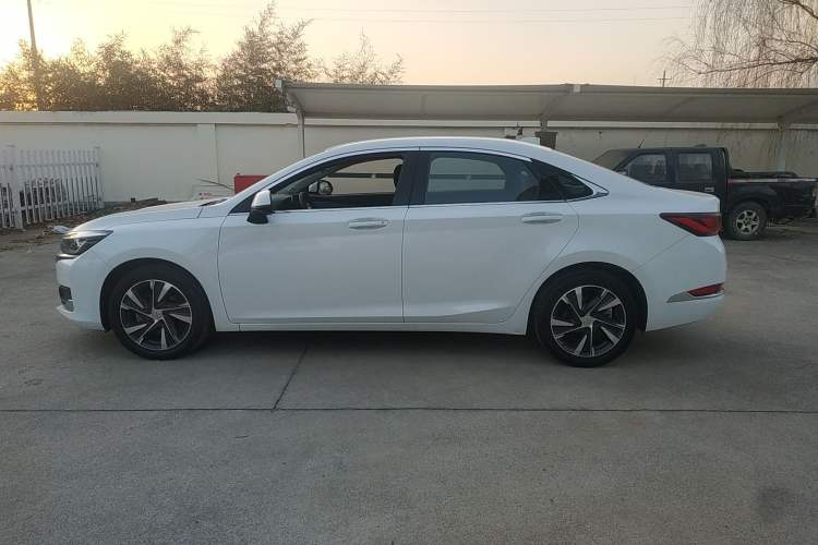 Used BAIC Beijing U7 2019 1.5T CVT Elite Edition China V Exterior 5