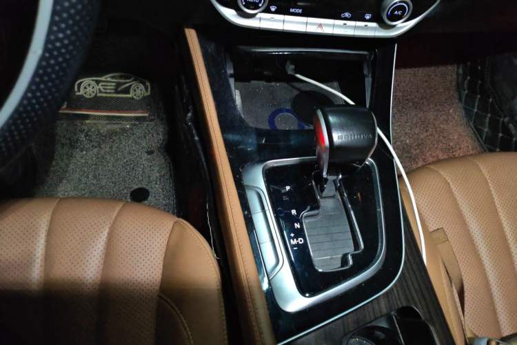 Used BAIC Beijing U7 2019 1.5T CVT New Smart Version China VI Emission Standard Gear Lever