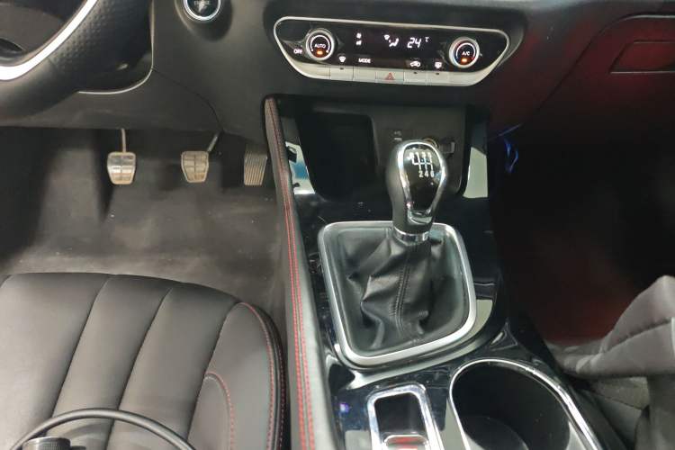 Used BAIC Beijing U7 2019 1.5T Manual Elite Version China VI Gear Lever