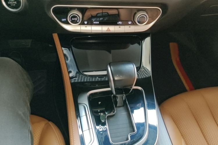 Used BAIC Beijing U7 2019 1.5T CVT New Smart Version China VI Emission Standard Gear Lever