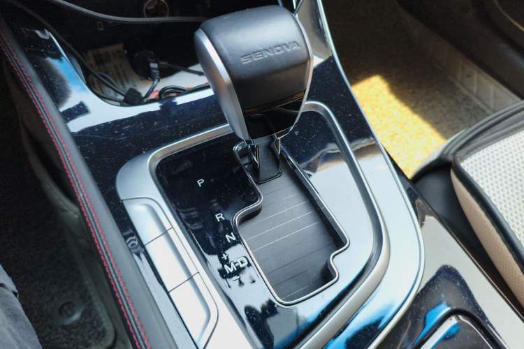 Used BAIC Beijing U7 2019 1.5T CVT Elite Version China VI Gear Lever