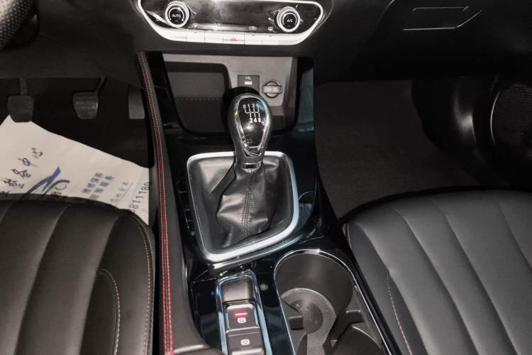 Used BAIC Beijing U7 2019 1.5T Manual Elite Version China VI Gear Lever