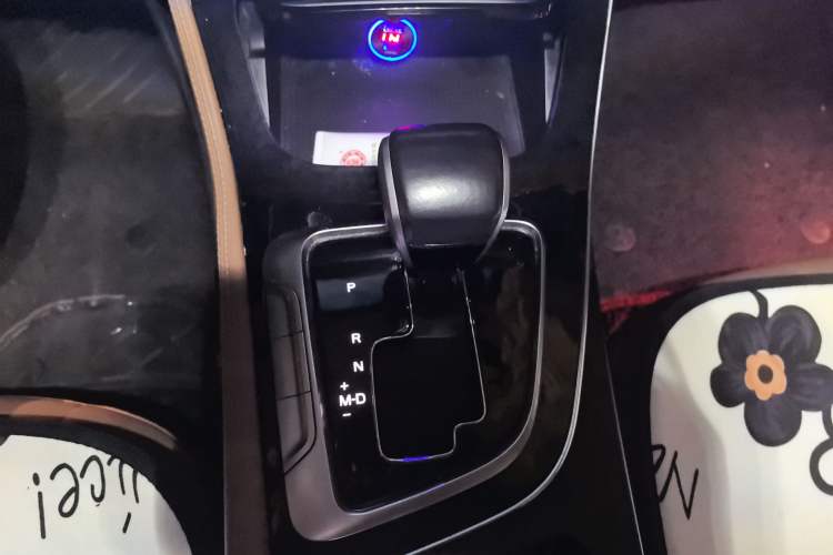 Used BAIC Beijing U7 2019 1.5T CVT New Smart Version China VI Emission Standard Gear Lever