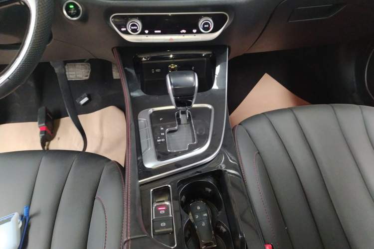 Used BAIC Beijing U7 2019 1.5T CVT Elite Version China VI Gear Lever
