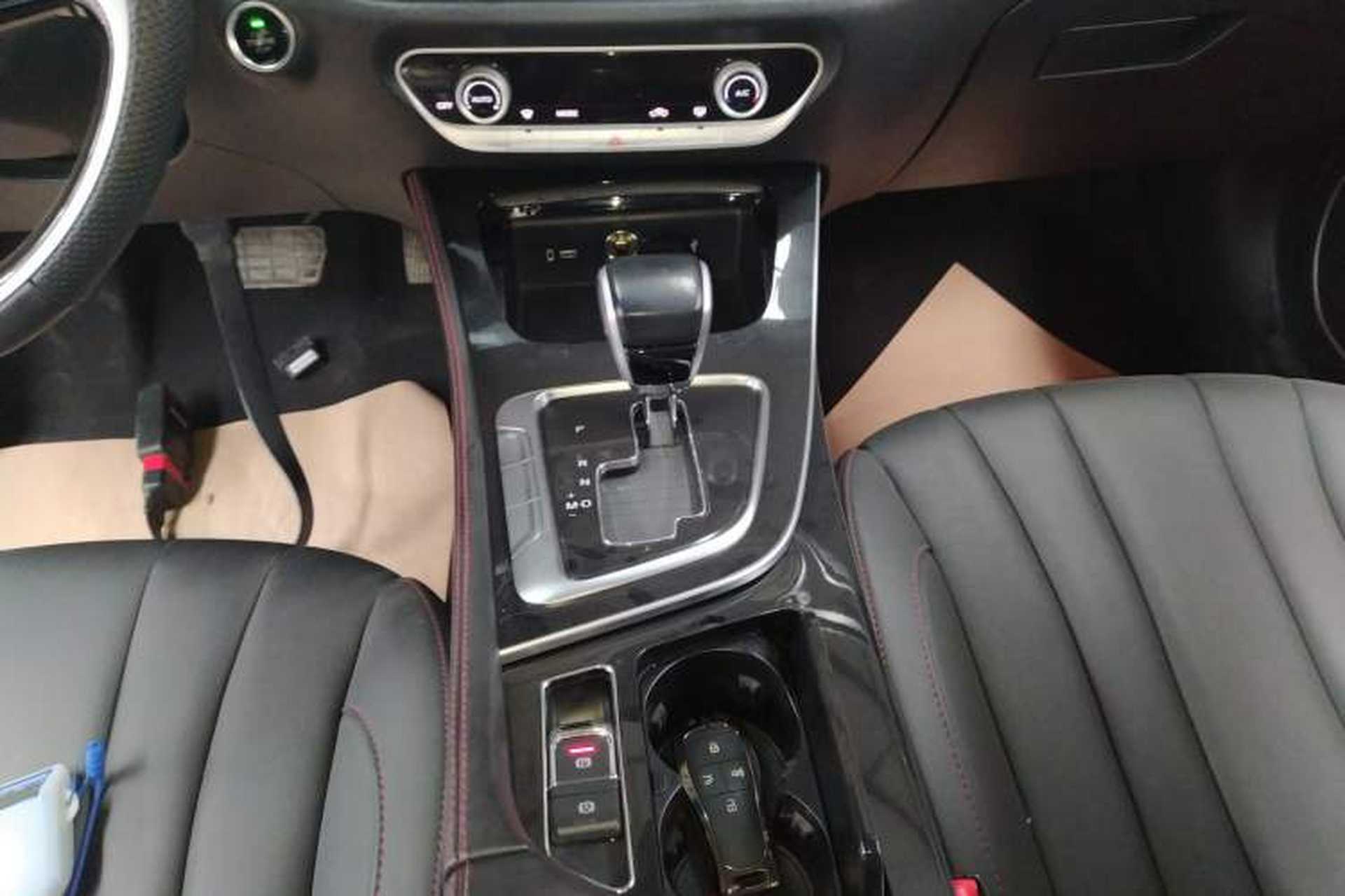 Used BAIC Beijing U7 2019 1.5T CVT Elite Version China VI Gear Lever