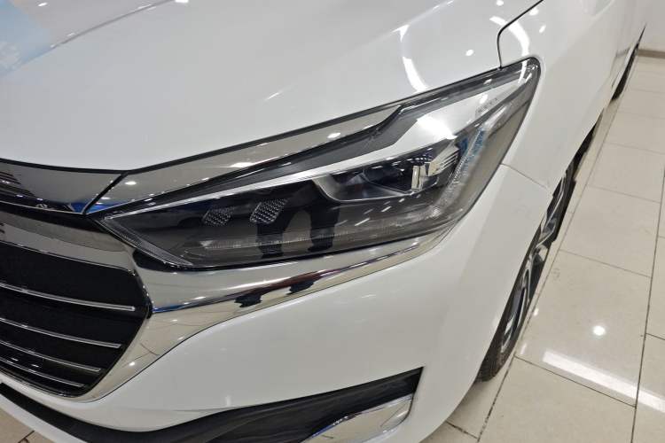 Used BAIC Beijing U7 2019 1.5T Manual Elite Version China VI Left Front Headlight