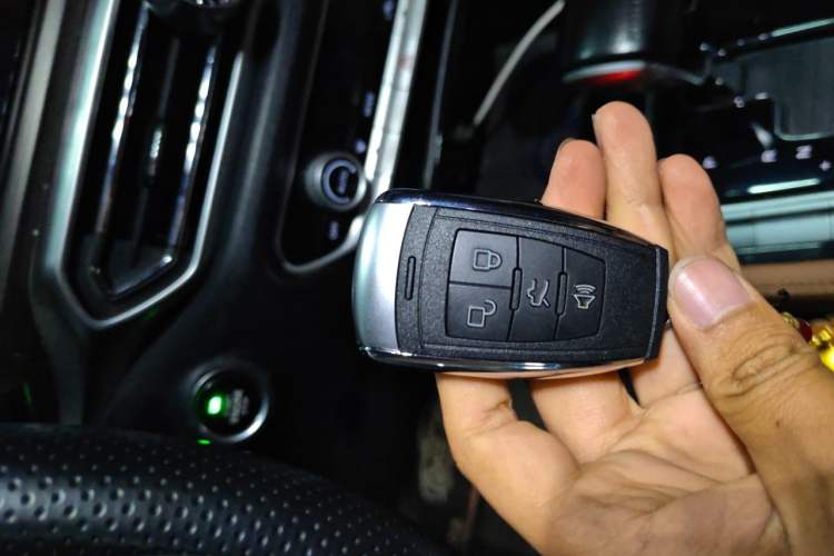 Used BAIC Beijing U7 2019 1.5T CVT New Smart Version China VI Emission Standard Vehicle Key