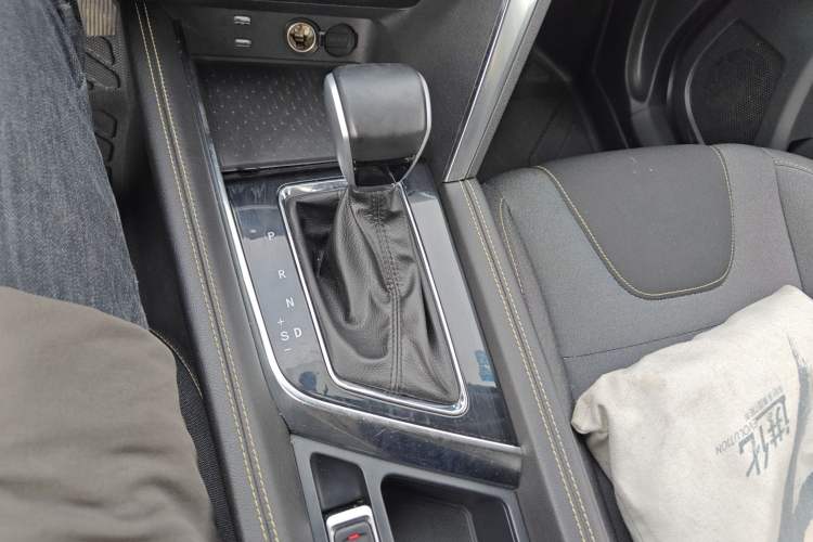 Used BAIC Beijing X3 2019 1.5T CVT Glory Edition Gear Lever