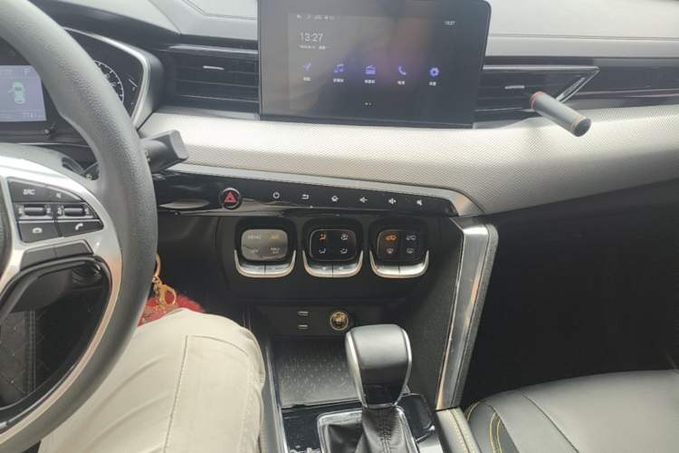 Used BAIC Beijing X3 2019 1.5T CVT Glory Edition Audio And AC Panel