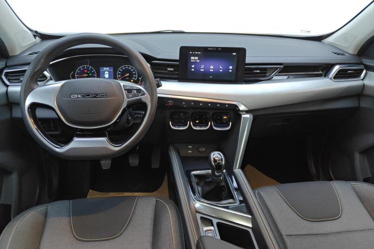 Used BAIC Beijing X3 2019 1.5T Manual Glory Edition Center Console