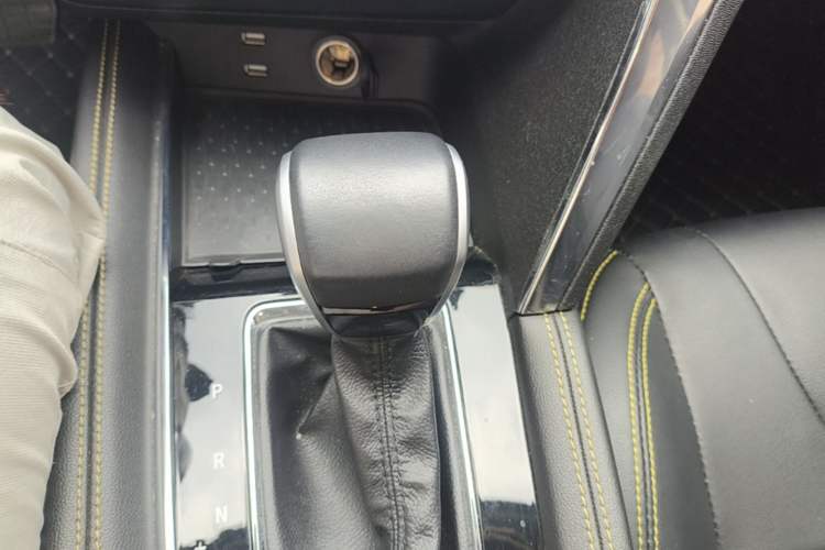 Used BAIC Beijing X3 2019 1.5T CVT Glory Edition Gear Lever