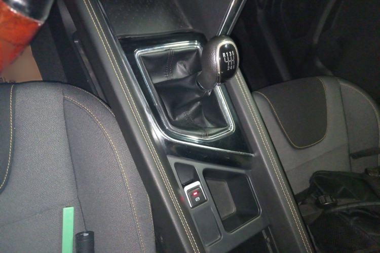 Used BAIC Beijing X3 2019 1.5T Manual Glory Edition Gear Lever