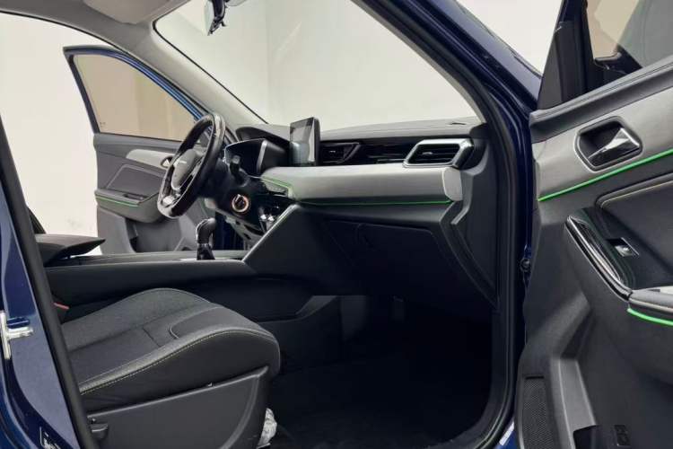 Used BAIC Beijing X3 2019 1.5T Manual Glory Edition Interior 3