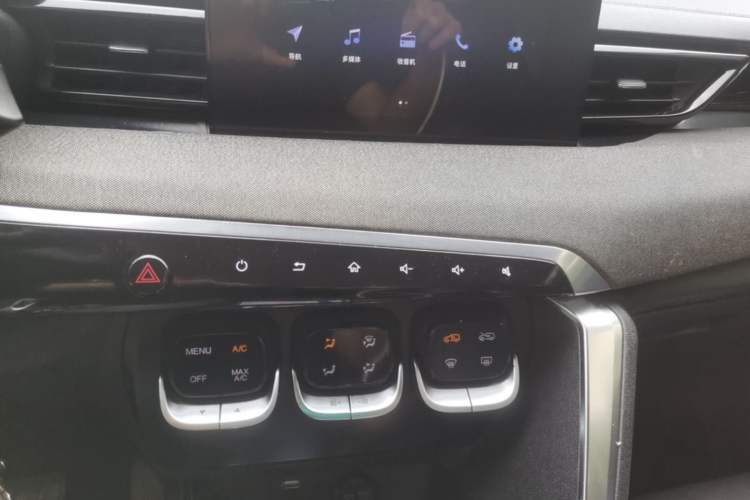 Used BAIC Beijing X3 2019 1.5T CVT Star Edition Audio And AC Panel