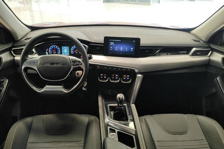 Used BAIC Beijing X3 2019 1.5T Manual Glory Edition Center Console