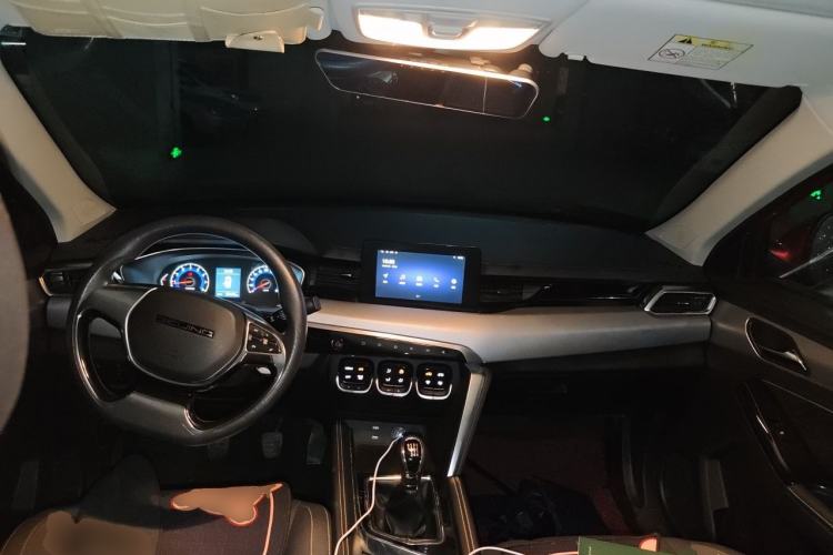 Used BAIC Beijing X3 2019 1.5T Manual Glory Edition Center Console