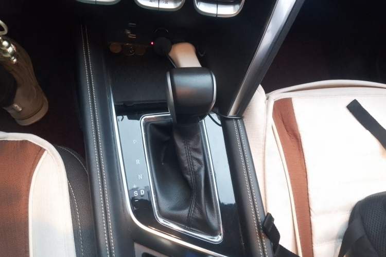 Used BAIC Beijing X3 2019 1.5T CVT Glory Edition Gear Lever