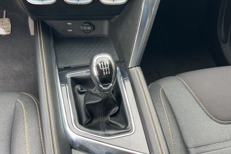 Used BAIC Beijing X3 2019 1.5T Manual Glory Edition Gear Lever