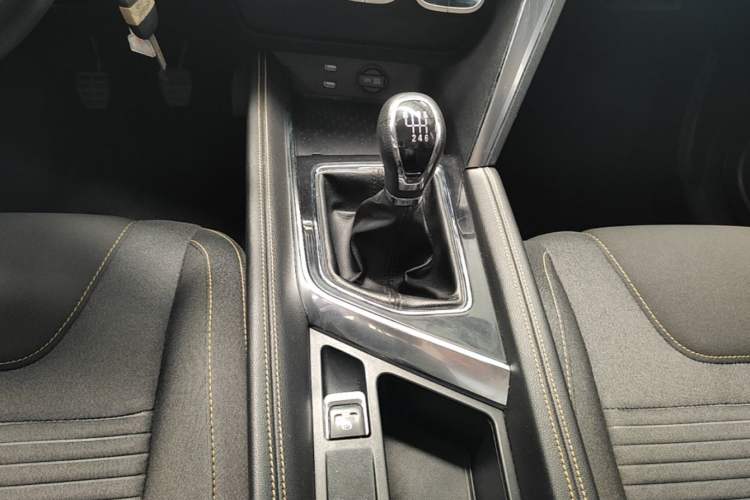 Used BAIC Beijing X3 2019 1.5T Manual Glory Edition Gear Lever