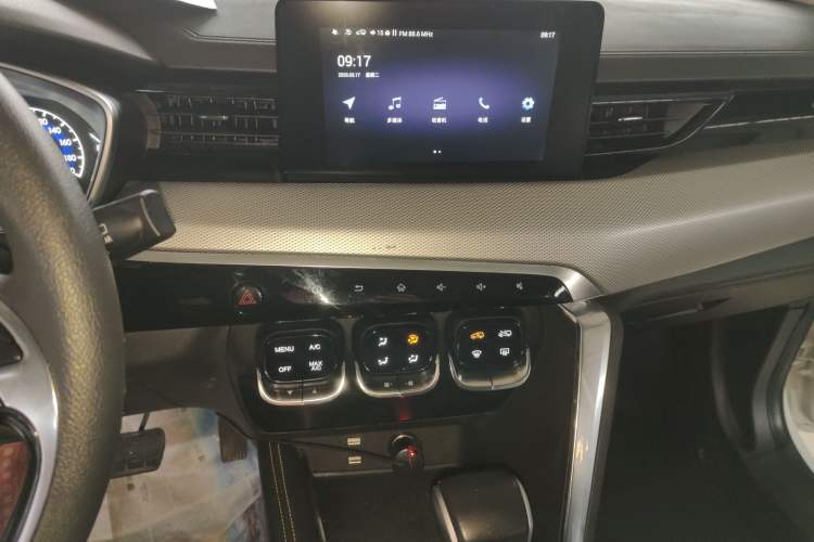 Used BAIC Beijing X3 2019 1.5T CVT Glory Edition Audio And AC Panel