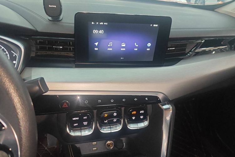 Used BAIC Beijing X3 2019 1.5T CVT Glory Edition Audio And AC Panel