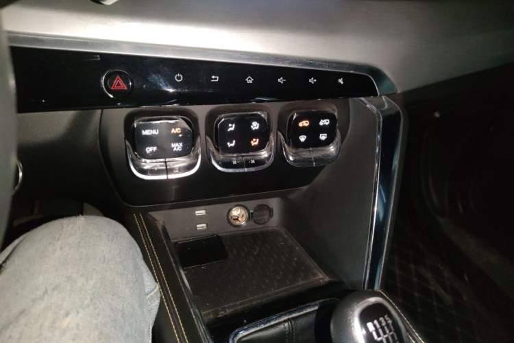 Used BAIC Beijing X3 2019 1.5T Manual Glory Edition Audio And AC Panel