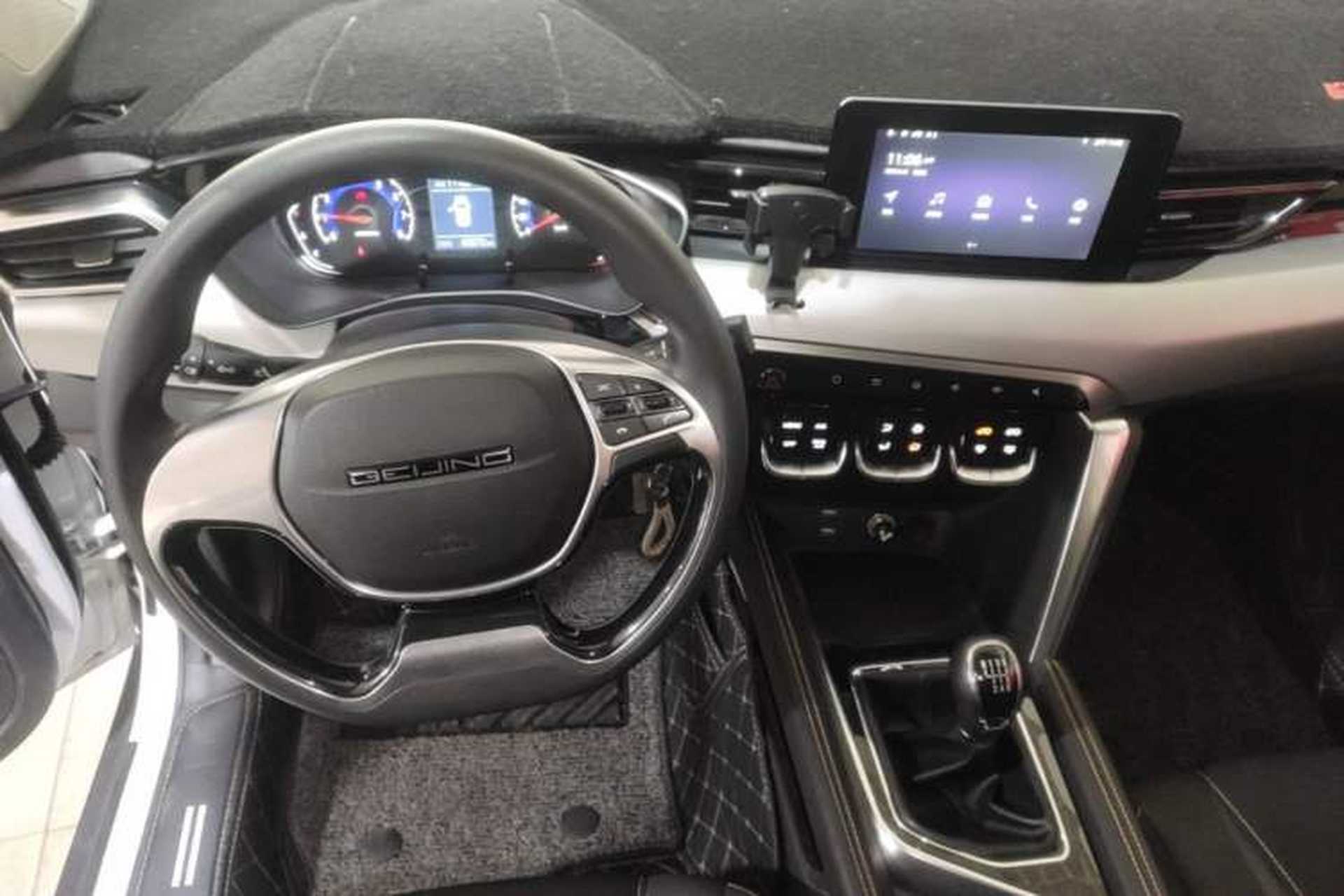 Used BAIC Beijing X3 2019 1.5T Manual Glory Edition Center Console