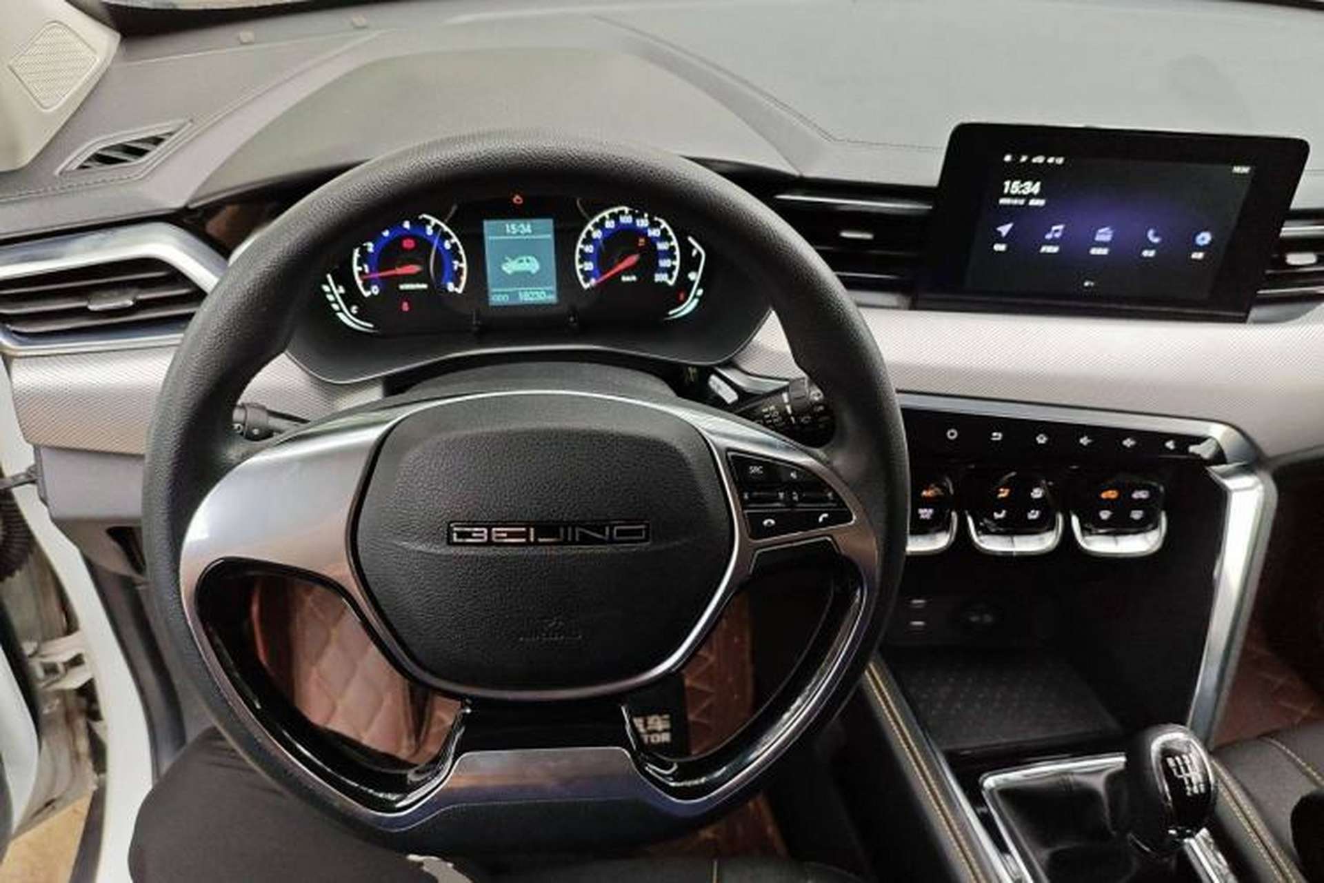 Used BAIC Beijing X3 2019 1.5T Manual Glory Edition Center Console