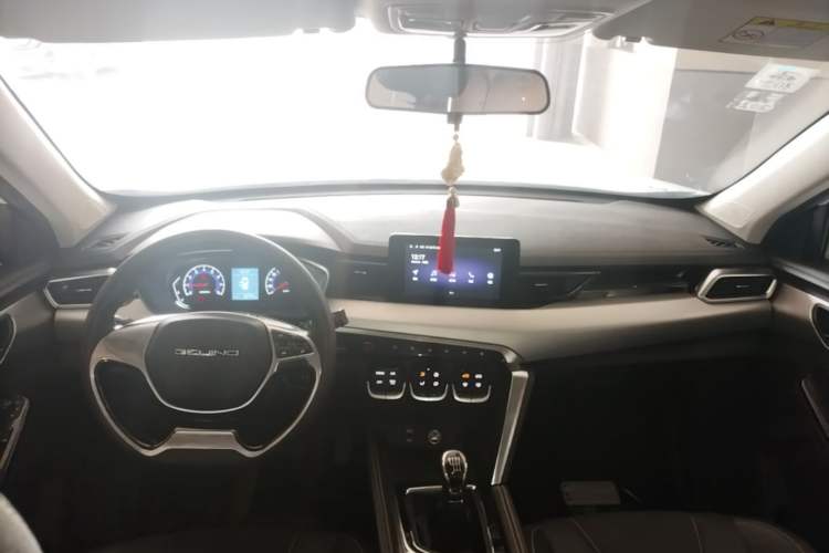 Used BAIC Beijing X3 2019 1.5T Manual Glory Edition Center Console