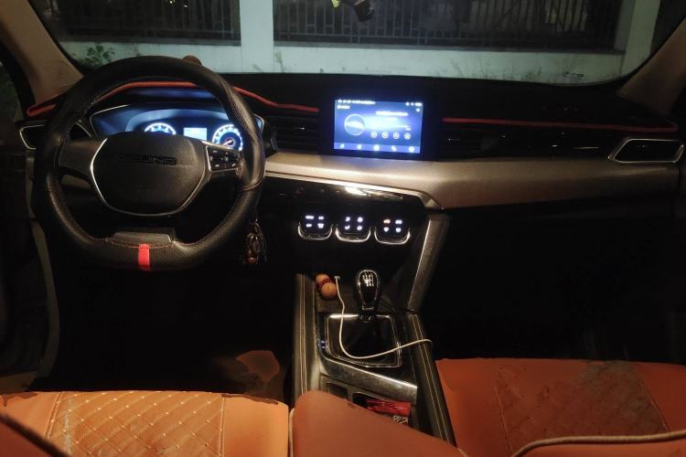 Used BAIC Beijing X3 2019 1.5T Manual Glory Edition Center Console