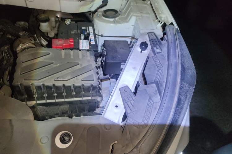 Used BAIC Beijing X3 2019 1.5T Manual Glory Edition Engine Bay Left