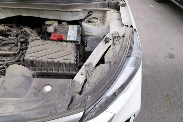 Used BAIC Beijing X3 2019 1.5T CVT Glory Edition Engine Bay Left