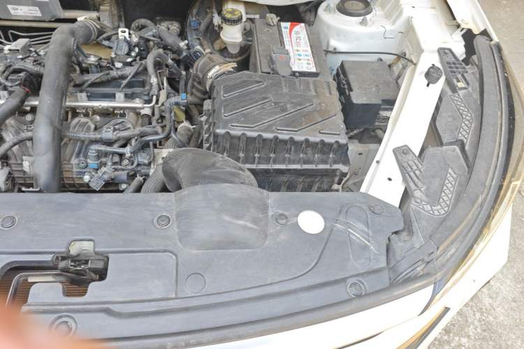Used BAIC Beijing X3 2019 1.5T CVT Glory Edition Engine Bay Left