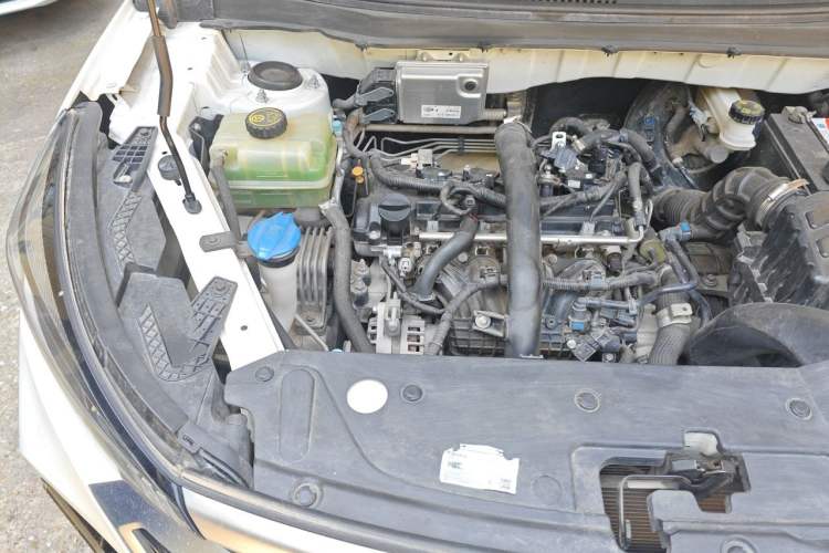 Used BAIC Beijing X3 2019 1.5T CVT Glory Edition Engine Bay Right