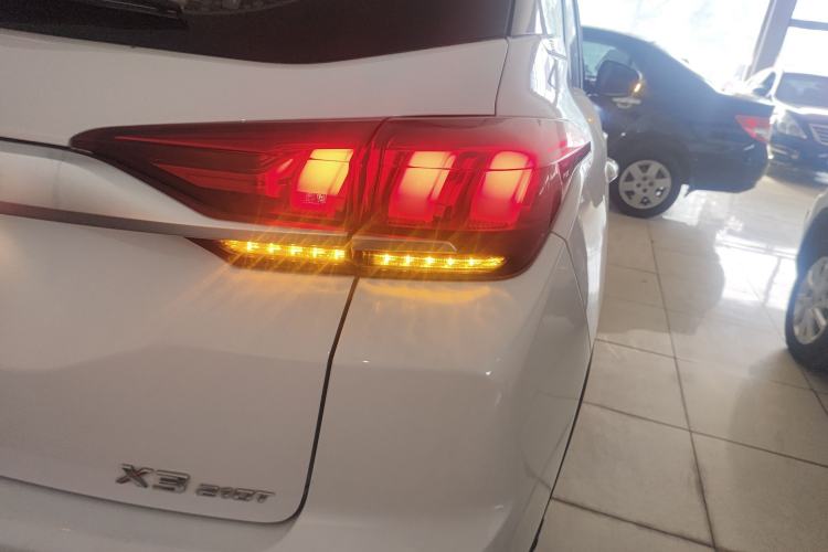 Used BAIC Beijing X3 2019 1.5T CVT Glory Edition Exterior 3