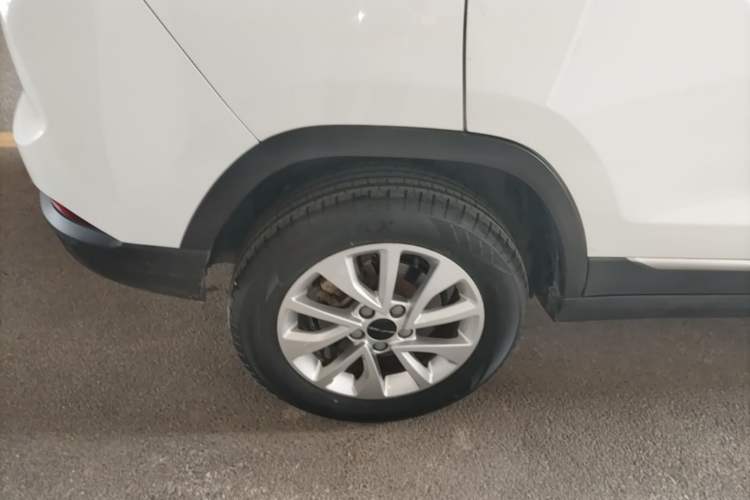 Used BAIC Beijing X3 2019 1.5T Manual Glory Edition Exterior 5