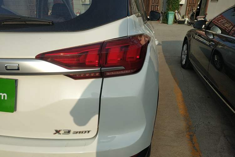 Used BAIC Beijing X3 2019 1.5T CVT Glory Edition Exterior 6