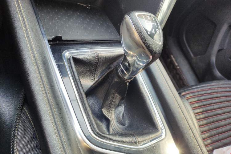 Used BAIC Beijing X3 2019 1.5L Manual Glory Edition Gear Lever