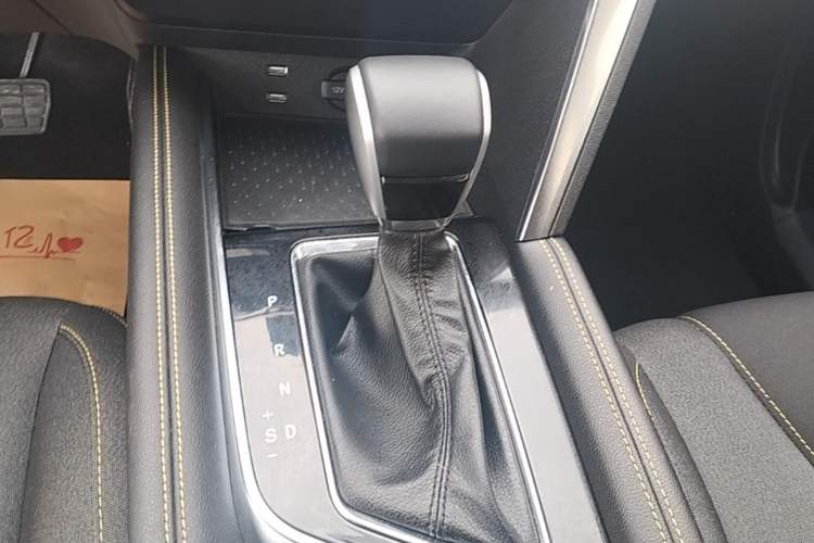 Used BAIC Beijing X3 2019 1.5T CVT Glory Edition Gear Lever