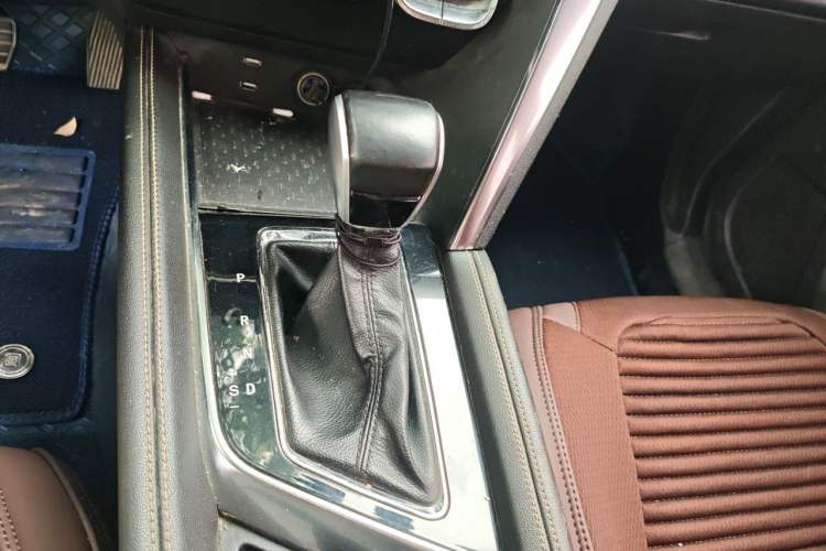 Used BAIC Beijing X3 2019 1.5T CVT Glory Edition Gear Lever