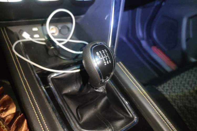 Used BAIC Beijing X3 2019 1.5T Manual Glory Edition Gear Lever