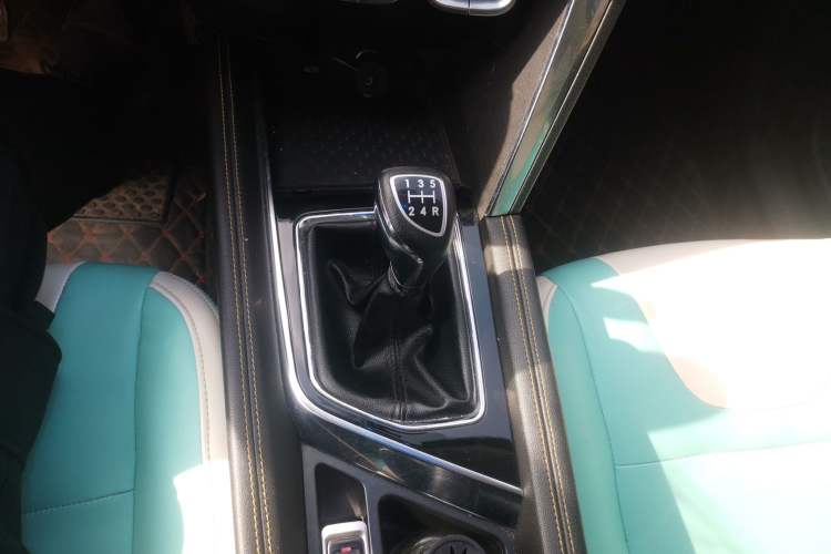 Used BAIC Beijing X3 2019 1.5L Manual Glory Edition Gear Lever