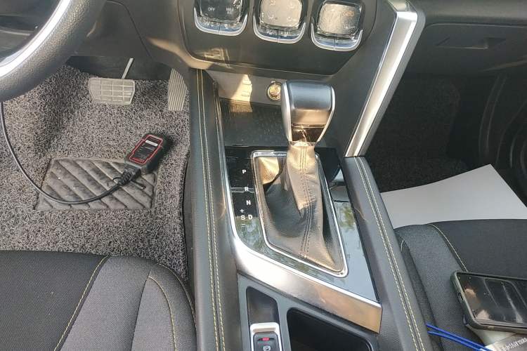 Used BAIC Beijing X3 2019 1.5T CVT Glory Edition Gear Lever