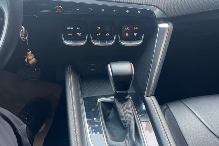 Used BAIC Beijing X3 2019 1.5T CVT Glory Edition Gear Lever