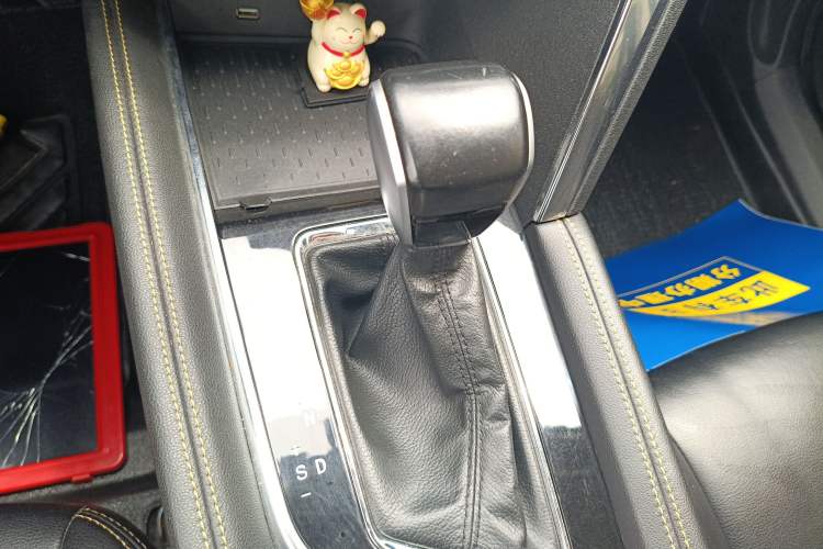Used BAIC Beijing X3 2019 1.5T CVT Glory Edition Gear Lever