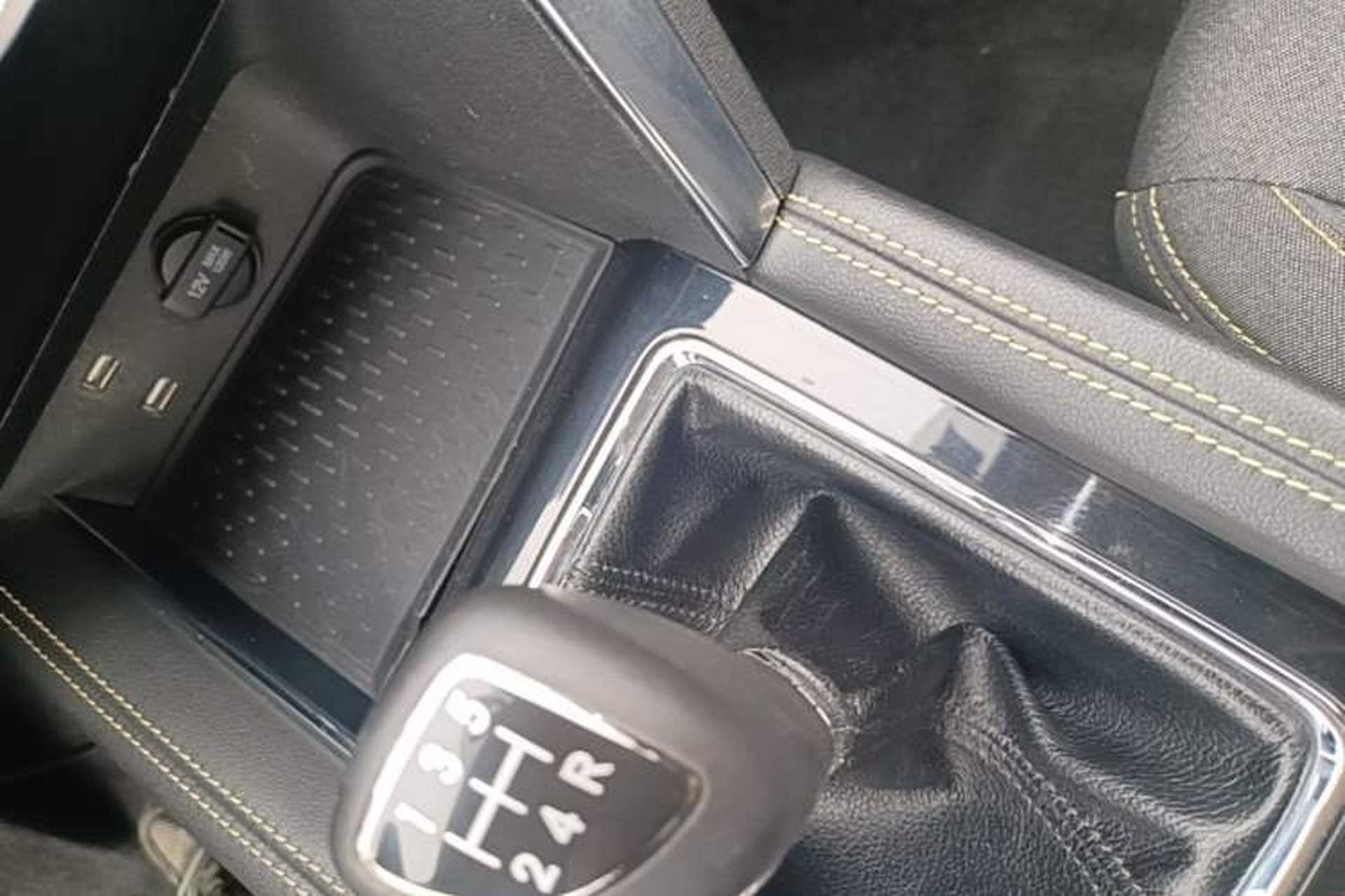 Used BAIC Beijing X3 2019 1.5L Manual Glory Edition Gear Lever