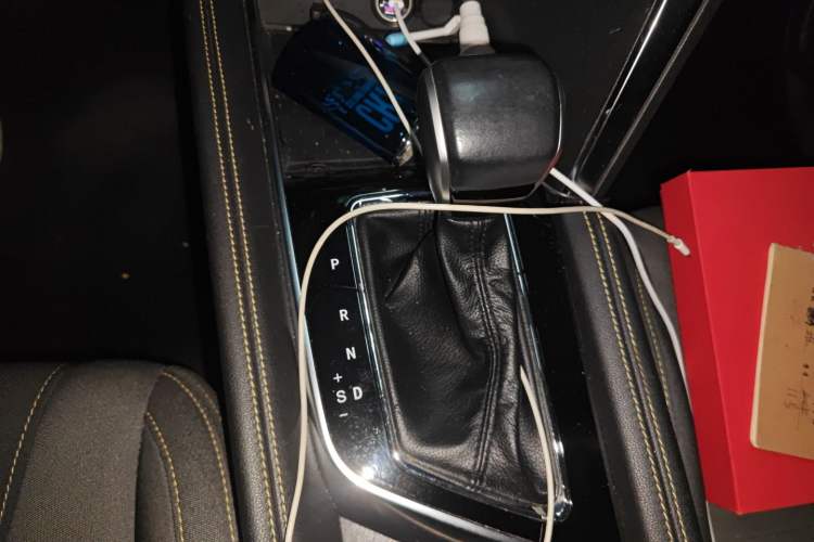 Used BAIC Beijing X3 2019 1.5T CVT Glory Edition Gear Lever