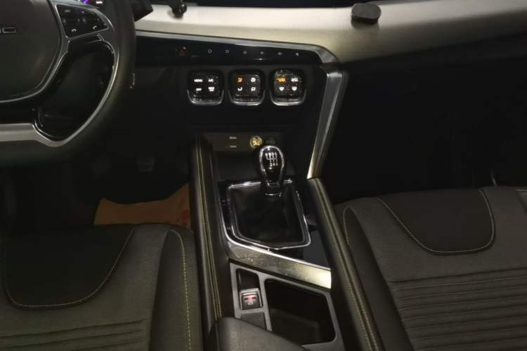 Used BAIC Beijing X3 2019 1.5T Manual Glory Edition Gear Lever