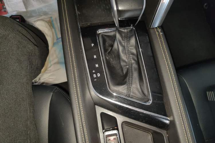 Used BAIC Beijing X3 2019 1.5T CVT Glory Edition Gear Lever